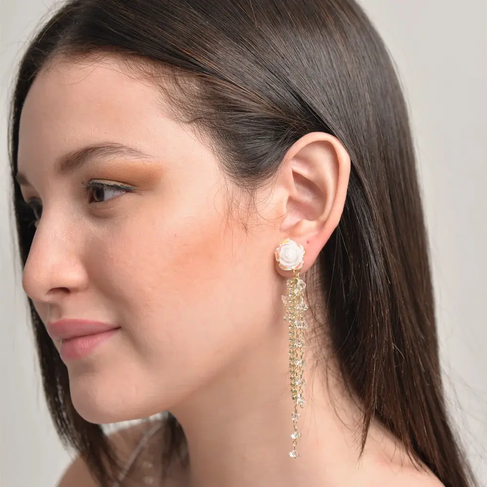 Elegantes Aretes Rosa Blanca